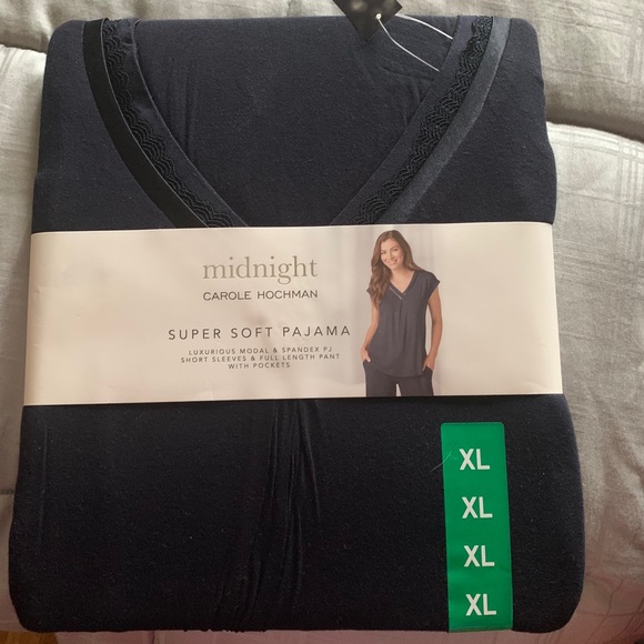 Scarf $8 hat $5 xl pj $12 - Picture 1 of 3